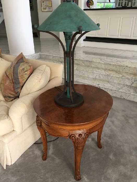 End table w/matching coffee table