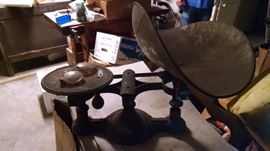 OLD HEAVY SCALE