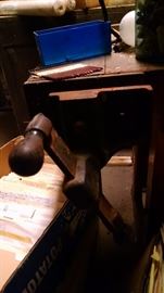 CLOSE UP....WORK BENCH VISE