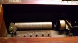CLOSE-UP...MUSIC BOX