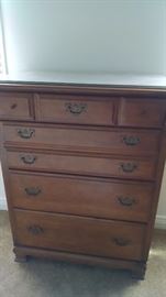 MAPLE UP RIGHT DRESSER