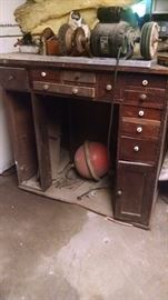 VINTAGE WOODEN WATCH MAKERS BENCH W/ DRAWERS