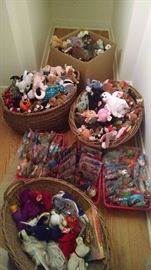 LOADS OF COLLECTIBLE BEENIE BABIES