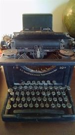 VINTAGE SMITH & CORONA TYPEWRITER #8
