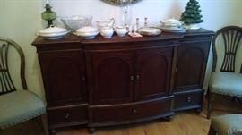 **BEAUTIFUL** MAHOGANY BREAKFRONT..MATCHES DINNING SET / CHINA CABINET