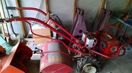 TROY BUILT HORSE TILLER...BIG BOY !!!