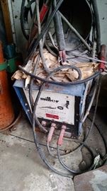 MILLER 225 VOLT WELDING MACHINE