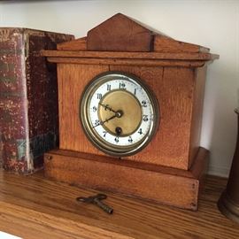 ANTIQUE COTTAGE MANTEL CLOCK