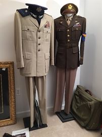 US AIR FORCE LIEUTENANT COLONEL UNIFORM CA. 1947 & WWII ARMY AIR CORPS FLIGHT INSTRUCTOR W/CRUSH CAP AND MEDALS 