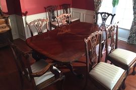 FABULOUS CHIPPENDALE DINING TABLE W/2 LEAVES & 8 CHAIRS W/CLAW & BALL FEET