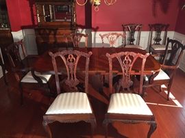 FABULOUS CHIPPENDALE DINING TABLE W/2 LEAVES & 8 CHAIRS W/CLAW & BALL FEET