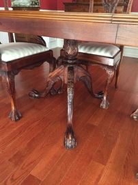 FABULOUS CHIPPENDALE DINING TABLE W/2 LEAVES & 8 CHAIRS W/CLAW & BALL FEET