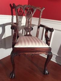 FABULOUS CHIPPENDALE DINING TABLE W/2 LEAVES & 8 CHAIRS W/CLAW & BALL FEET