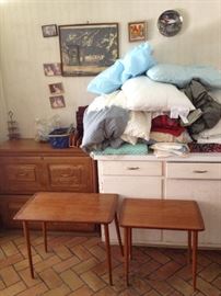 mid-century modern table, vintage quilts and blankets, 40s listed artwork