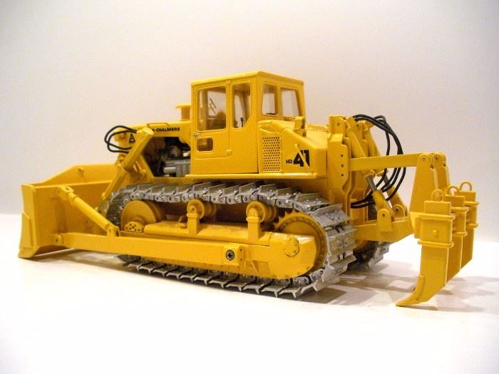 Cat 7495 store diecast model