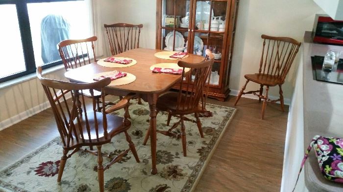 Ethan Allen dining room table and 4 chairs. Table includes 2 extensions. 