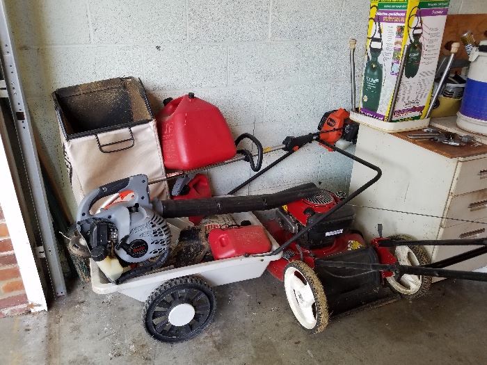 Tanaka commercial grade weed eater and leaf blower, Lawn Mower Craftsman 