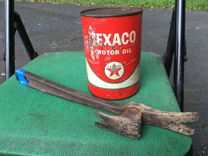 Vintage Texaco motor oil can and crate too advertising by arm and hammer 