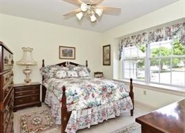 Thomasville Style Full Size Bed with Matching Nightstand, Chest of Drawers, & Dresser with Mirror