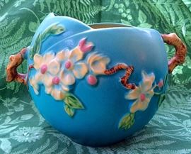 Gorgeous Roseville Pottery Vase / Urn / Pot
