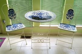 Pretty Flow Blue Bistro Set