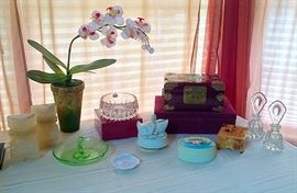 Quartz Aztec Style Book Ends, Faux Flowers, Depression Glass, Antique / Vintage Cermics, Ceramic Swan Music Box, Perfume Bottles, Jewelry Boxes 