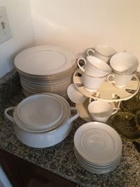 WHITE LACE PATTERN SET OF 12