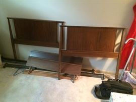 PAIR OF MATCHING MCB SINGLE BED HEADBOARDS AND FRAMES
