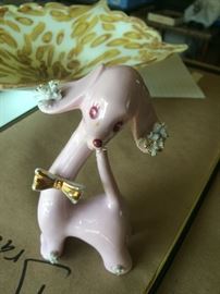 VINTAGE DOGGIE FIGURINE