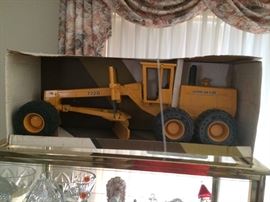 JOHN DEERE GRADER MINT IN BOX