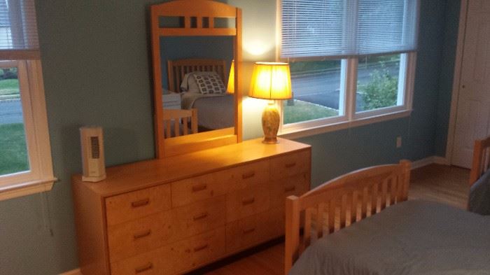 Henredon chest and mirror. Mirror goes with bunk/twin bed set, can be sold separately or as group. 