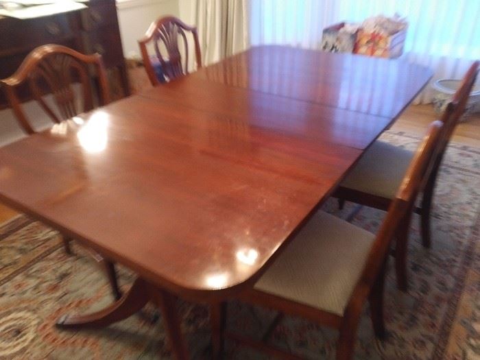 Mid-20th century reproduction dining room table w/ leaves and 6 chairs - armchairs not shown  