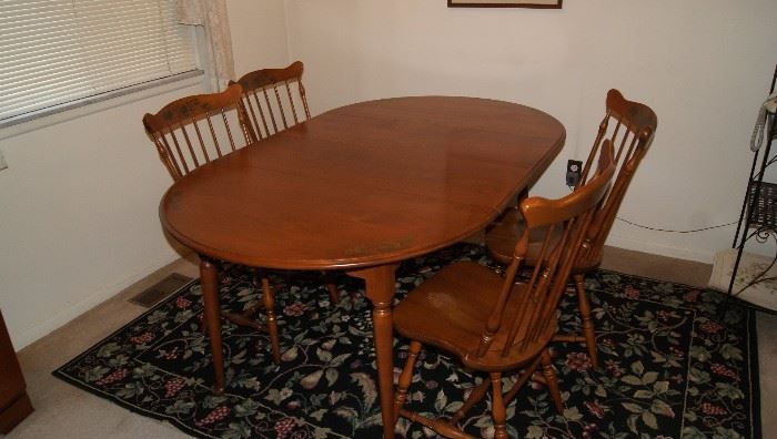 Vintage Dining Table w/2 leafs and 4 Harvest Chairs