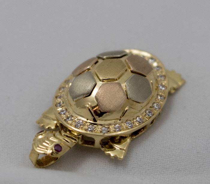 18k Gold and diamond Turtle Pendant 