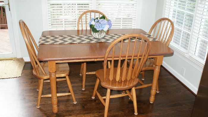 Amish handmade table with leaf and 6 chairs