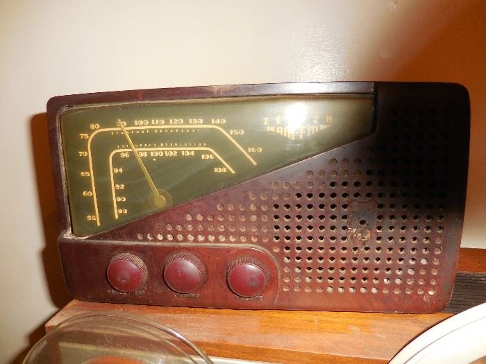 Vintage Bake Lite AM FM Radio