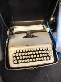 Vintage Portable Typewriter/Case