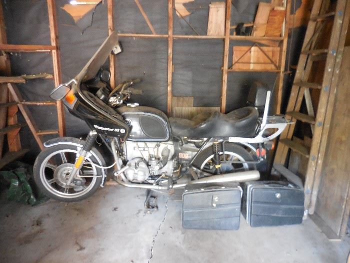 1976 BMW R 900 There is a title we are asking $950.00