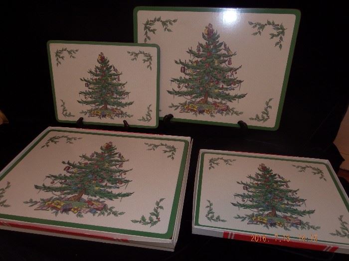 (5) Acrylic Placemats 8-5/8 x 7-5/8 and (8) 12 x 9 Placemats by Pimpernel Christmas Tree pattern $ 35.00