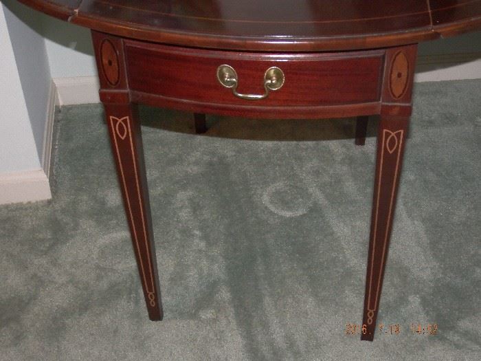 Expandable side table by Hammary Furniture (2) tables $75.00m each
