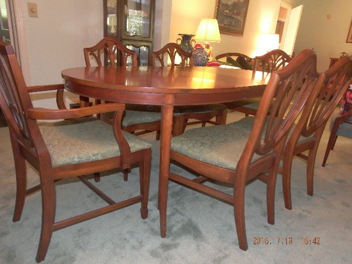 Dining room table $150.00