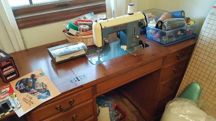 Dressmaker sewing machine 