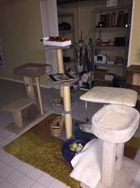 CAT TREES AND PLAYHOUSES