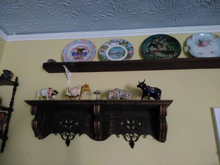 Nice wall shelves, plates from around the world