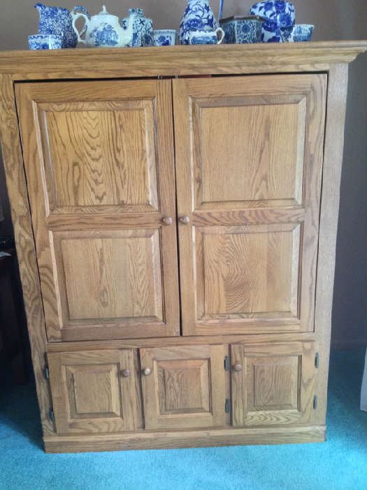 Amish Linen Closet, solid oak, 2 shelves, 4 drawers, and small storage space on the bottom.  Raised panel doors, with crown molding on the top.  Measures:  5' High, 26" deep, 45 1/2" wide.  Excellent condition.