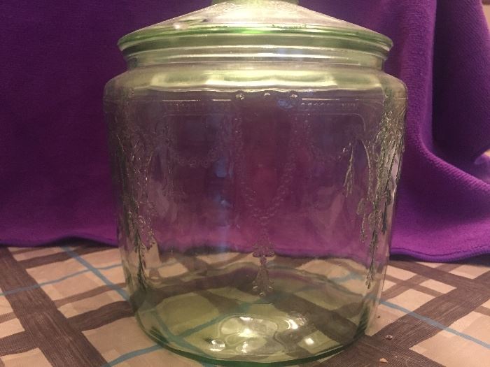 Absolutely gorgeous green glass jar
