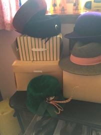 Cute vintage hats with boxes