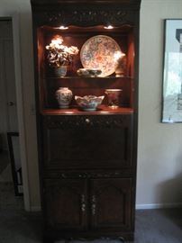 Lighted display cabinet
