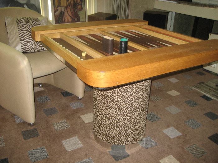 Backgammon pedestal table