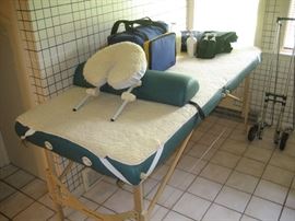 Professional folding massage table with headrest